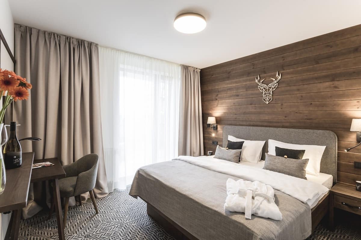 Standard Double Room | 1 bedroom, in-room safe, desk, blackout drapes