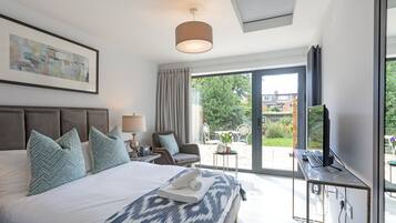 Superior Double with Garden View | Individually decorated, individually furnished, iron/ironing board