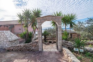 Biệt thự (Three Bedroom Villa with Sea View) | Cảnh từ trên cao