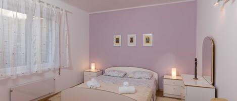 Apartment (Three Bedroom Apartment with Sea View) | 3 Schlafzimmer, Babybetten