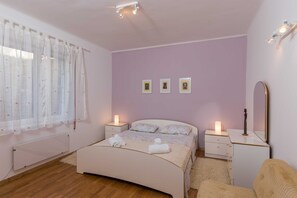 Departamento (Three Bedroom Apartment with Sea View) | 3 habitaciones y cunas 