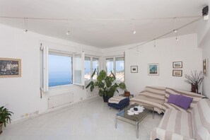 Apartment (Three Bedroom Apartment with Sea View) | Interior - Apartment Rea (Dubrovnik)