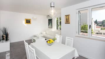 Apartamento (Two Bedroom Apartment with Balcony) | Interior