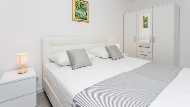 Leilighet (Two Bedroom Apartment with Balcony)