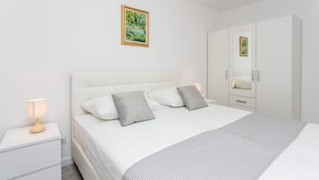 Apartamento (Two Bedroom Apartment with Balcony) | 2 quartos, berços (sobretaxa)