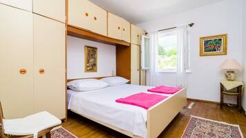 House (Holiday Home Field of Olives - Two Be) | 2 bedrooms, cots/infant beds