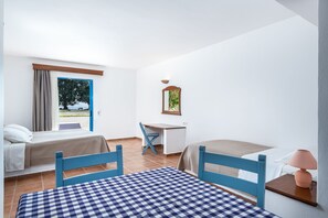 1 bedroom, Egyptian cotton sheets, premium bedding, pillowtop beds