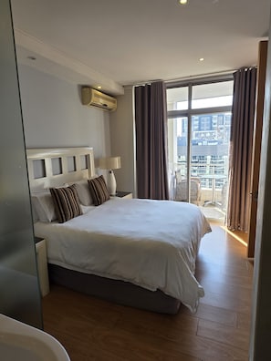 2 bedrooms, iron/ironing board, internet, bed sheets