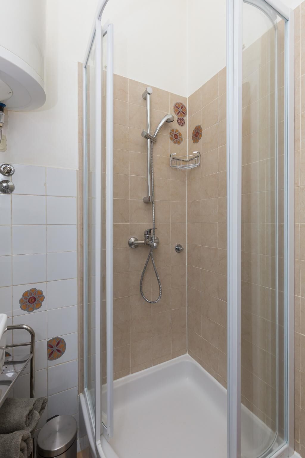 Studio (Studio Apartment) | Badezimmer | Dusche, Handtücher