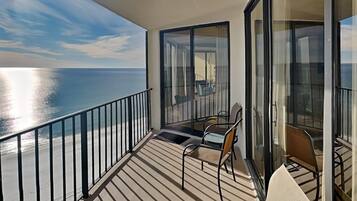 Condo, Multiple Beds, Balcony, Ocean View (T3 1210 - No Pets) | Property grounds