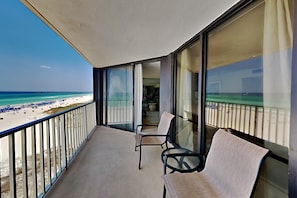 Condo, Plusieurs lits, balcon, vue sur l’océan (Windward 407 - No Pets) | Terrain de l’hébergement 