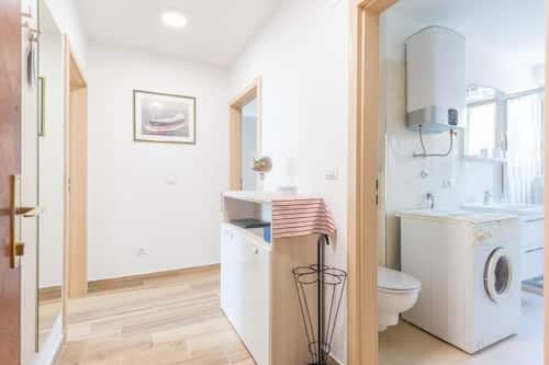 アパートメント (One Bedroom Apartment with Balcony an) | バスルーム | シャワー、タオル