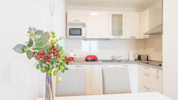 Apartment (One Bedroom Apartment with Balcony an) | Private kitchen | Fridge