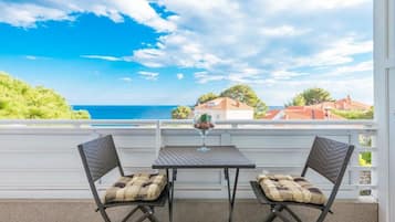 Apartment (One Bedroom Apartment with Balcony an) | Balcony