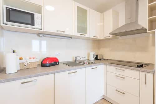 アパートメント (One Bedroom Apartment with Balcony an) | 専用キッチン | 冷蔵庫