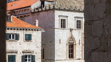 อพาร์ทเมนท์ (One-Bedroom Apartment) | วิวจากมุมสูง