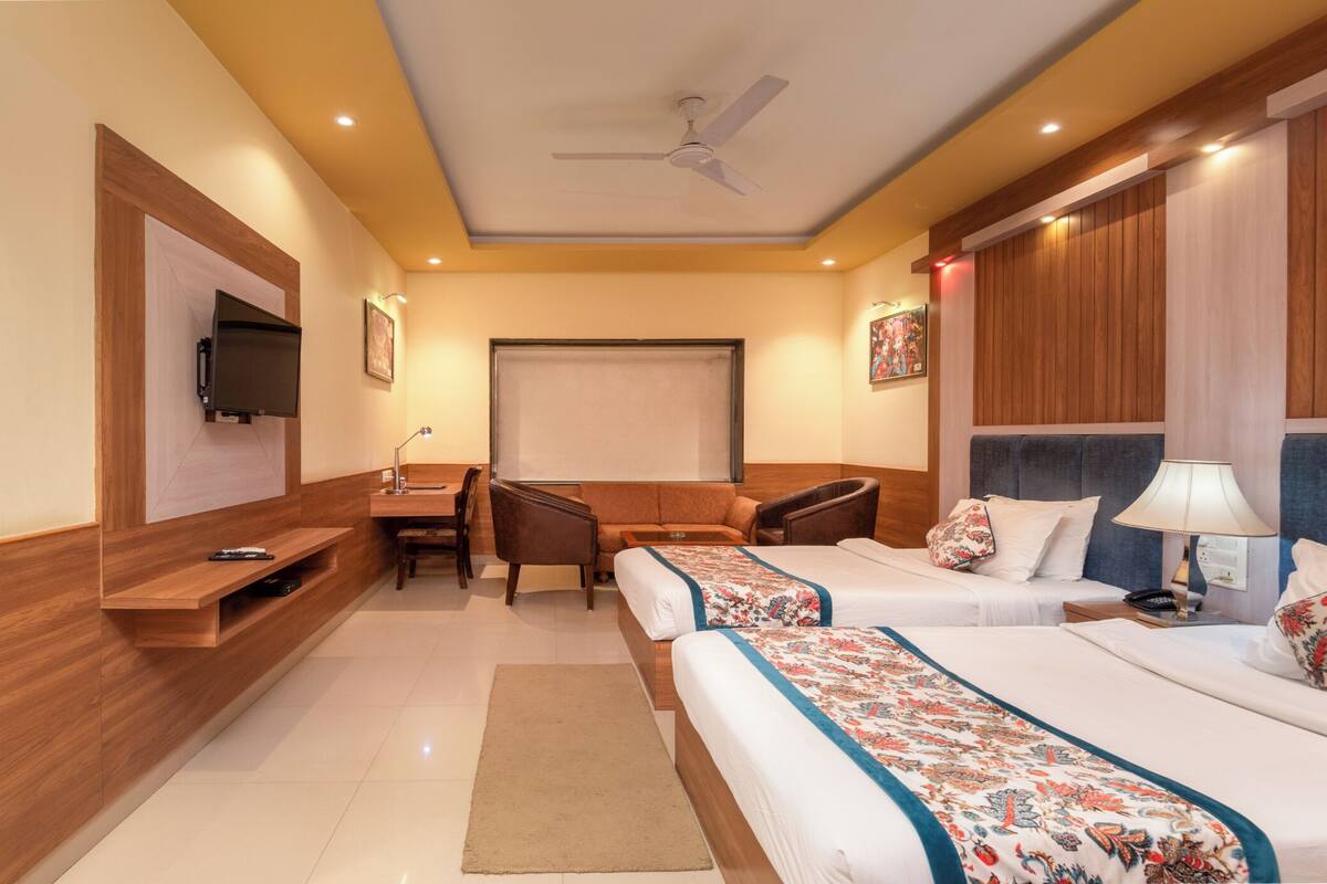Executive Double Room | Peti besi dalam bilik, kalis bunyi, cadar katil 