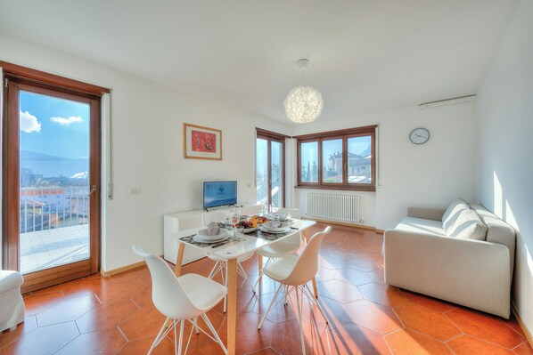 21-inch flat-screen TV with cable channels