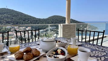 Apartment (Three Bedroom Apartment with Terrace ) | Terrace/patio