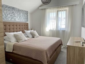 Departamento (Three Bedroom Apartment with Terrace ) | 3 habitaciones y cunas