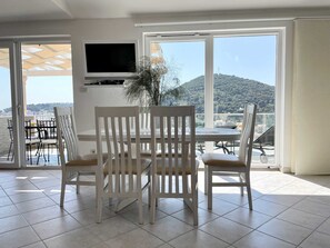 Departamento (Three Bedroom Apartment with Terrace ) | Comedor