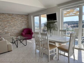 Lägenhet (Three Bedroom Apartment with Terrace ) | Matsal