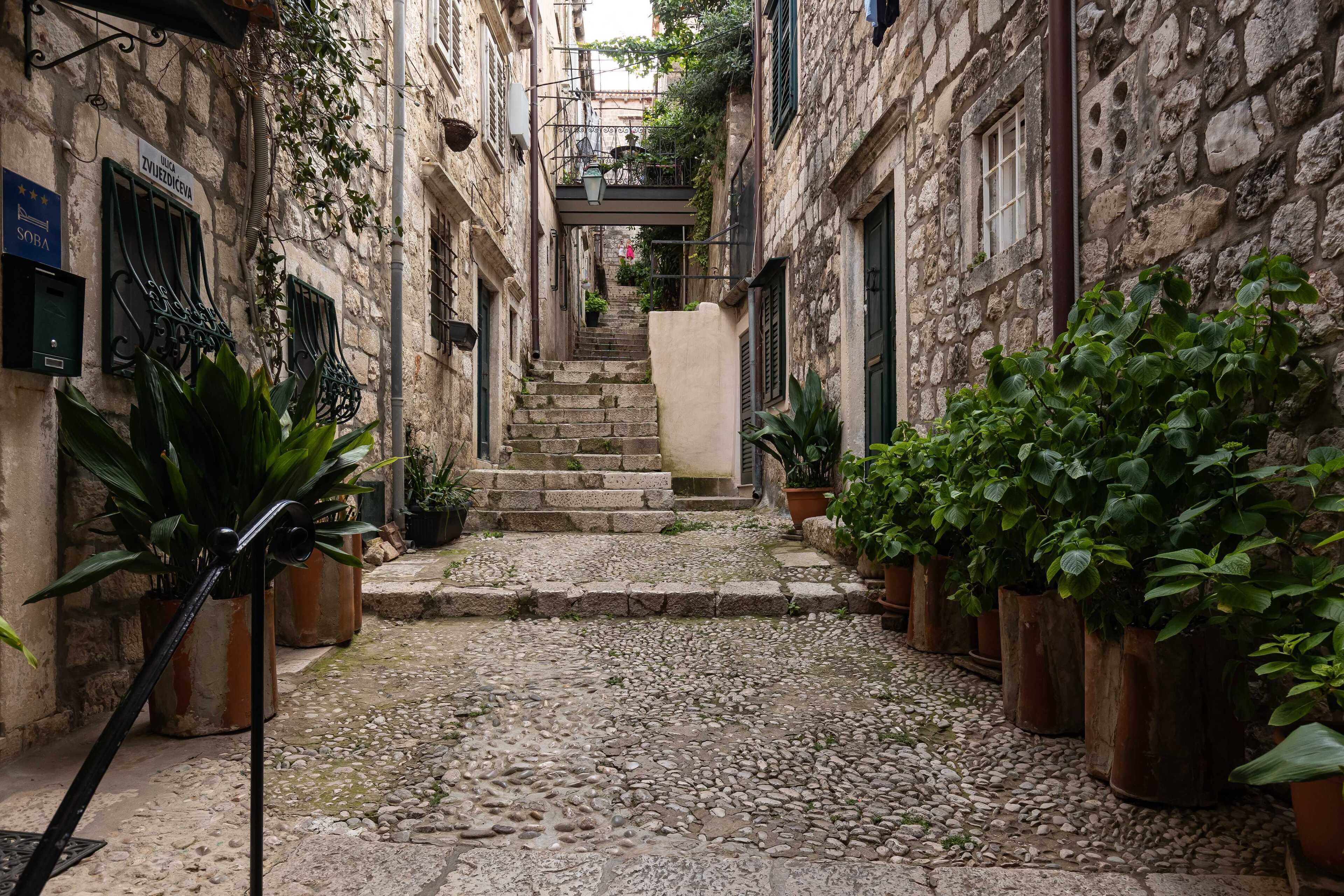 Studio (Studio Apartment with Balcony and Old) | Exterior