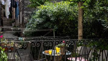 Studio (Studio Apartment with Balcony and Old) | Exterior