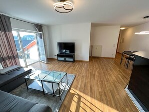 Smart TV - Casa Sali - quiet, modern vacation apartment near Heidelberg with balcony & parking space (Leimen)