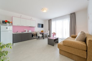 Villa (Villa Kabalero - Four-Bedroom Villa w) | Living room | TV