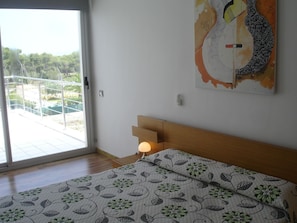 3 bedrooms, iron/ironing board, travel cot, free WiFi
