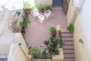 Family Townhome, Multiple Bedrooms, 2 Bathrooms (Well Located Townhouse & Courtyard) | Property grounds - Well Located Townhouse & Courtyard Kalka (Kalkara)