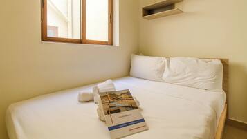 Family Townhome, Multiple Bedrooms, 2 Bathrooms (Well Located Townhouse & Courtyard) | 3 bedrooms, iron/ironing board, free WiFi, bed sheets