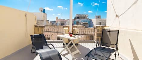 家庭联排别墅, 3 间卧室, 双浴室 (Well Located Townhouse & Courtyard) | 室外用餐