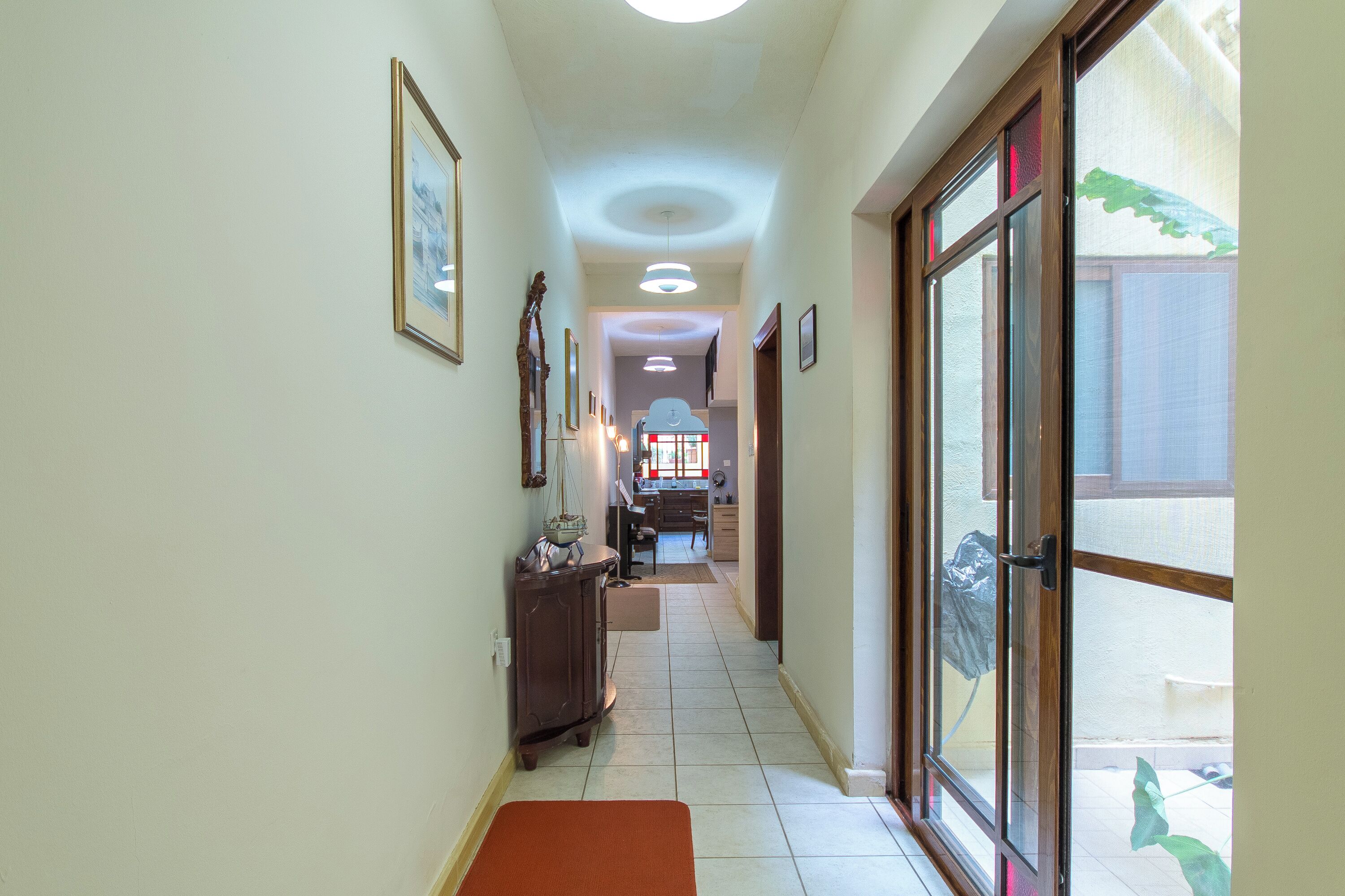 Family Townhome, Multiple Bedrooms, 2 Bathrooms (Well Located Townhouse & Courtyard) | Interior