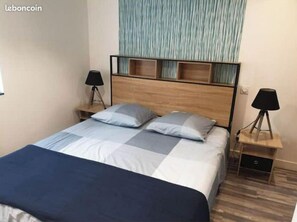 1 chambre, fer et planche à repasser, Wi-Fi gratuit, draps fournis