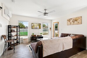 Cottage, Multiple Beds, Hot Tub, Mountain View | 2 bedrooms, free WiFi