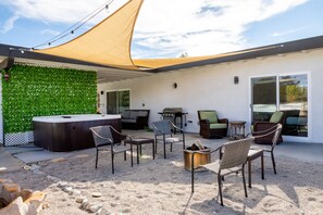 Cottage, Multiple Beds, Hot Tub, Mountain View | Terrace/patio