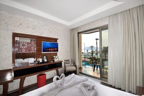 Premium bedding, minibar, WiFi, bed sheets