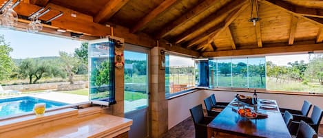 Maison (Six Bedroom Holiday Home with Terrace) | Salle Ă manger