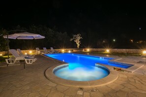Nhà (Six Bedroom Holiday Home with Terrace) | Hồ bơi