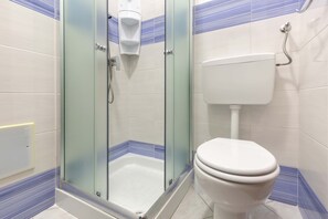 Apartment | Bathroom - 2214 Villetta Enea - Mono 1 by Barbarhouse (Castro)