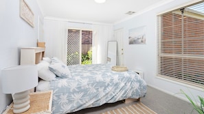 6 bedrooms, internet, bed sheets