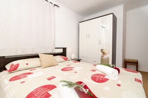 Apartment (Apartment Giovani - Two Bedroom Apart) | 2 bedrooms, cribs/infant beds