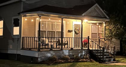 "Clementine at The 403" Historic District Apartment Walkable to Downtown