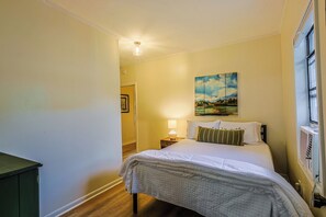2 habitaciones, escritorio, tabla de planchar con plancha y wifi gratis