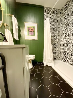 Dusche, Haartrockner, Handtücher, Seife