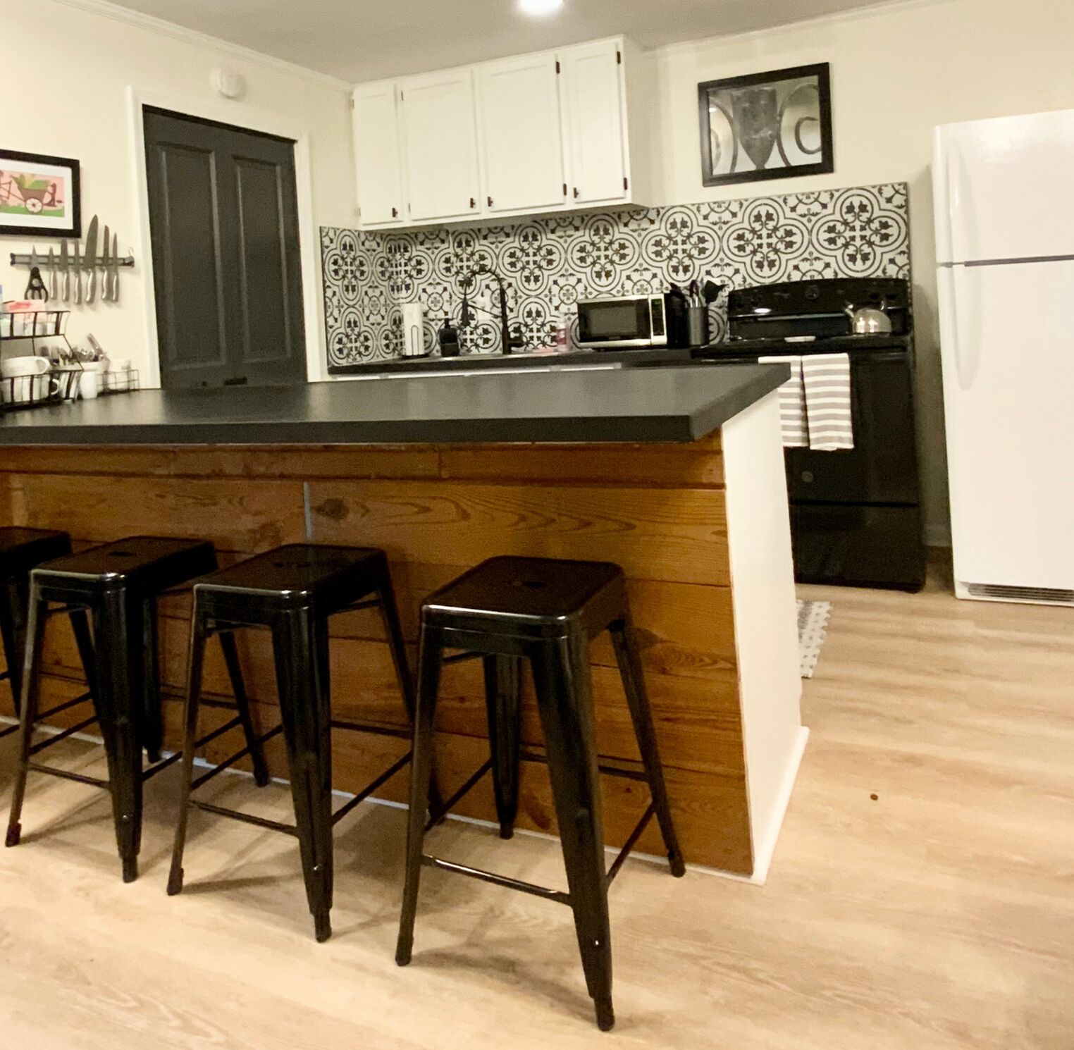 Køleskab, mikrobølgeovn, ovn, kogeplade