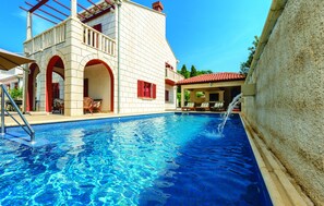 ヴィラ (Five-Bedroom Villa with Terrace and S) | 外観