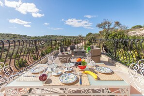 Outdoor dining - Pool & SPA - Wellness Villa St Martin (Mgarr)